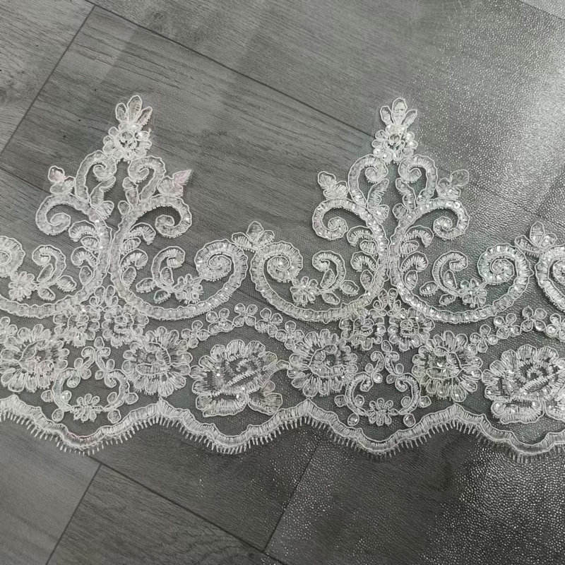 ຂ້ອຍຈະເລືອກ lace ເຈົ້າສາວທີ່ເບິ່ງຫລູຫລາໃນຮູບແລະຮູ້ສຶກສະດວກສະບາຍຕະຫຼອດມື້ໄດ້ແນວໃດ?